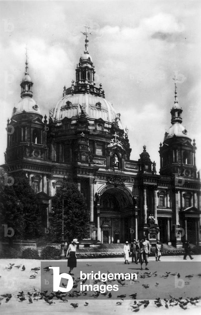 Berlin, Cathedral with cathedral-pigeons