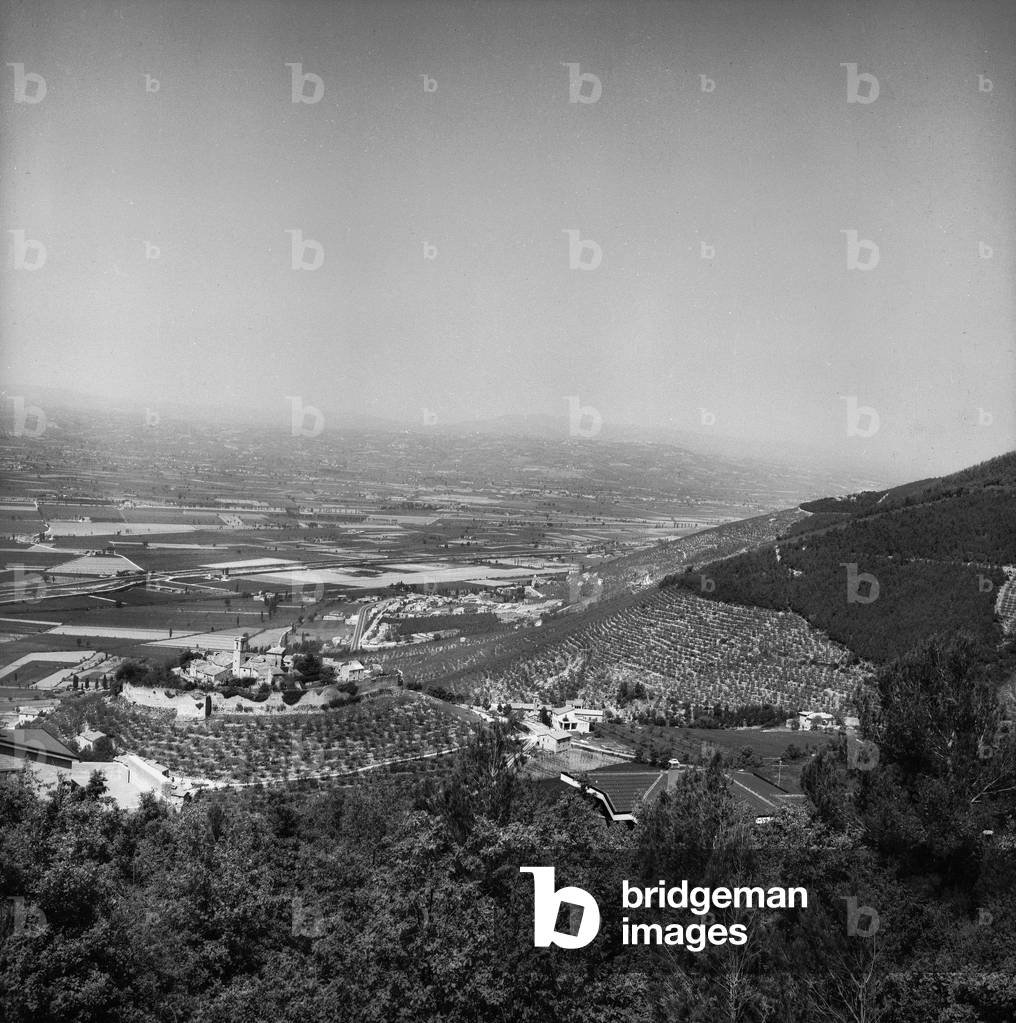 View of Campello sul Clitunno with the surrounding countryside (b/w photo)