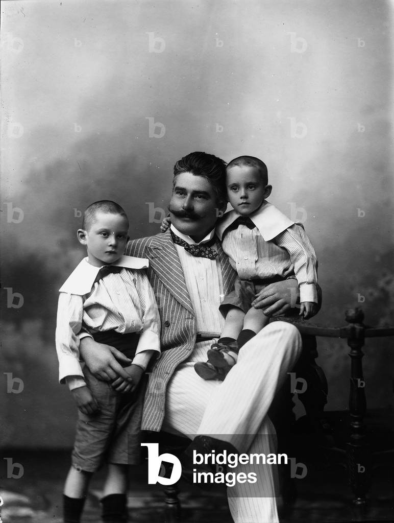 Portrait of signor Thaddeus with children