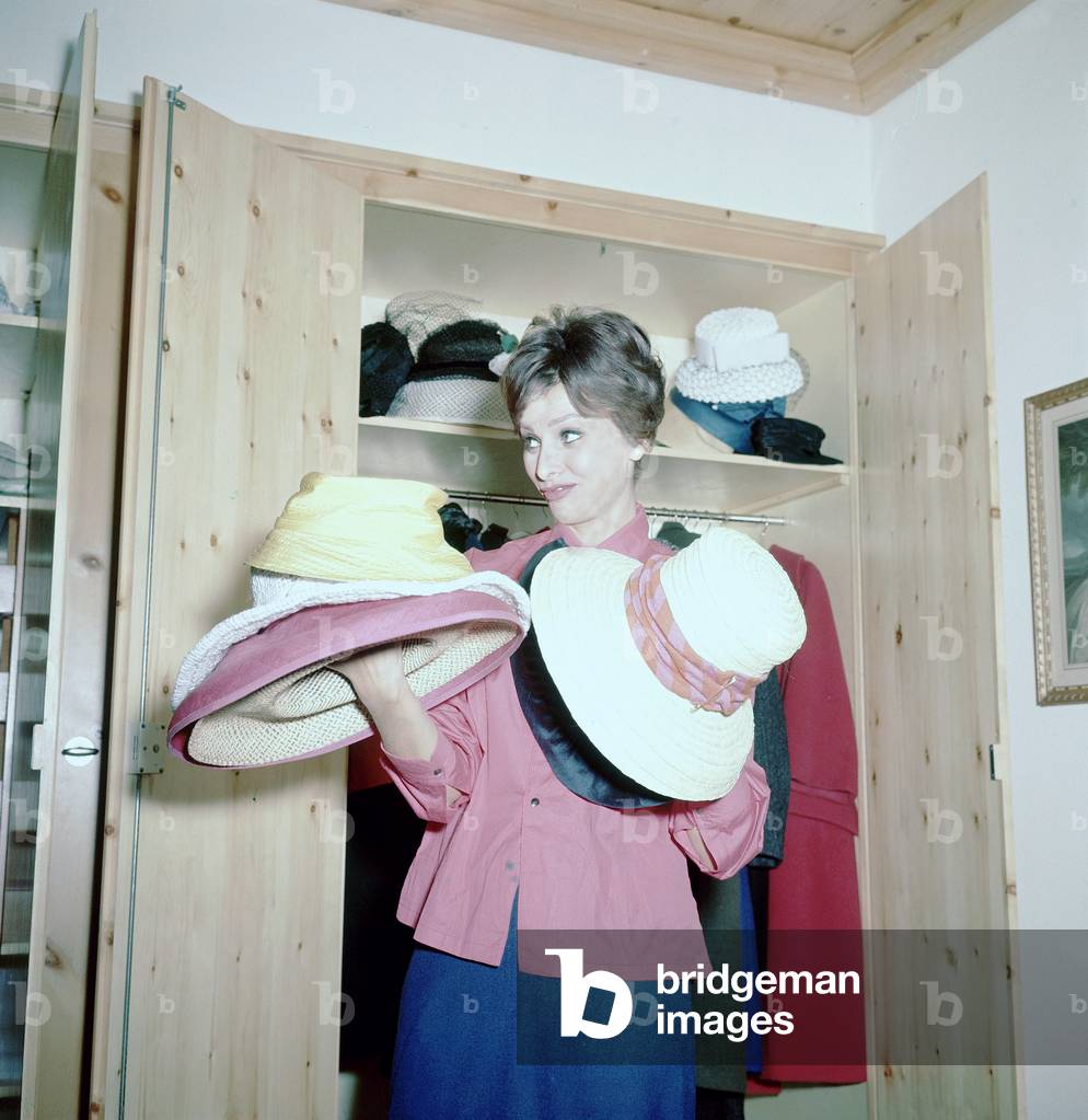 Actress Sophia Loren photographed with several hats in her hand, c.1955-60 (photo)
