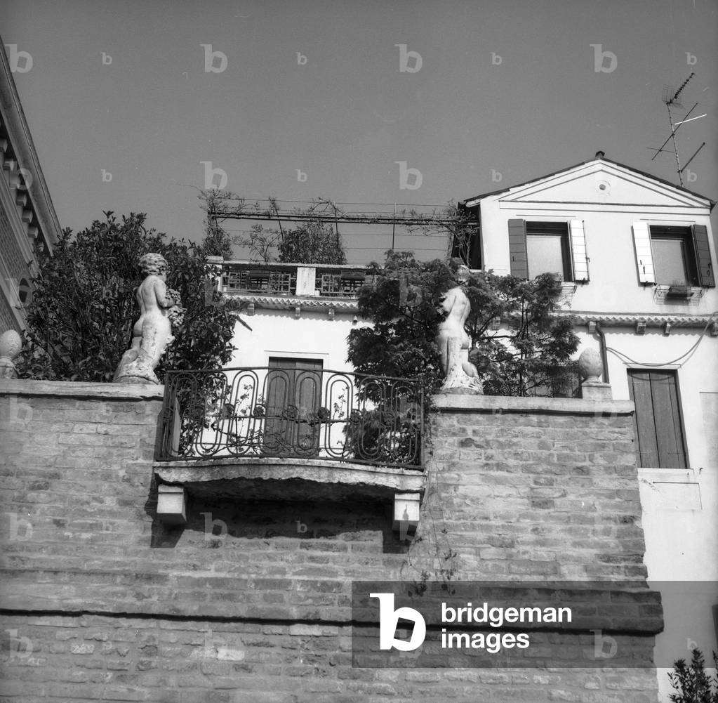 Balcony of a building in Venice (b/w photo)