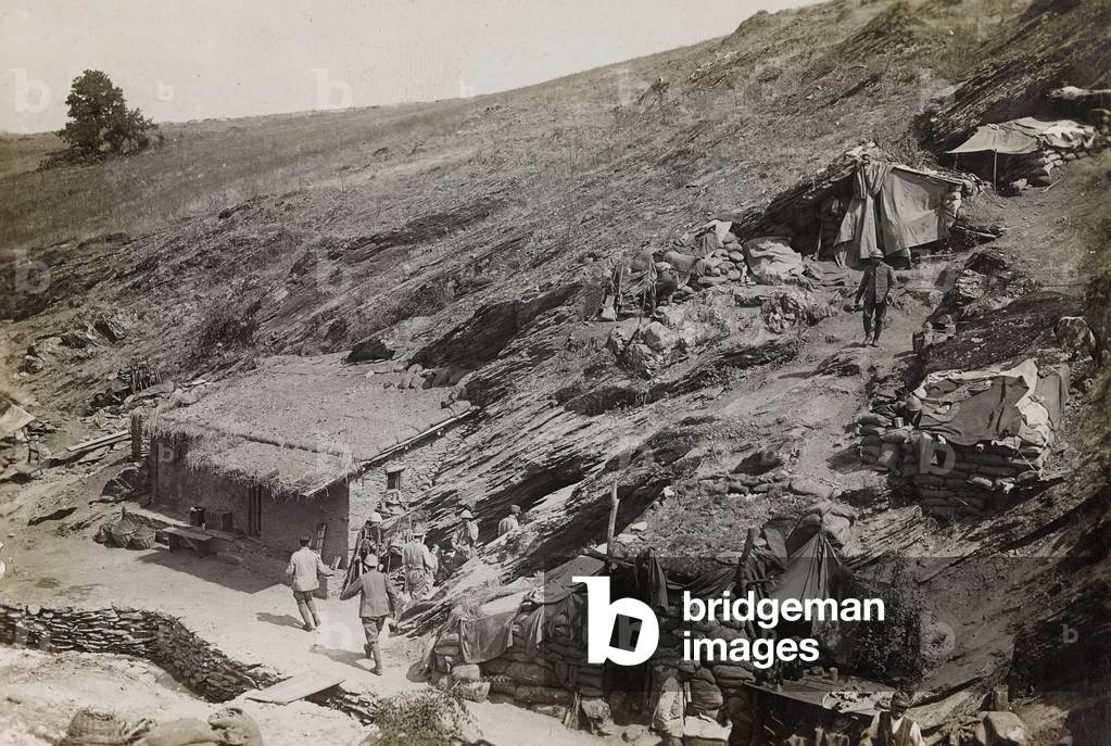 World War I: Italian army barracks in the mountains (b/w photo)