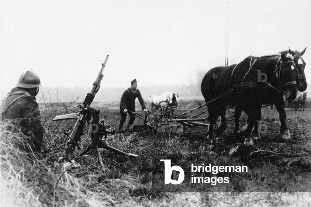 Soldiers near the Maginot line, 07/05/1940 (b/w photo)