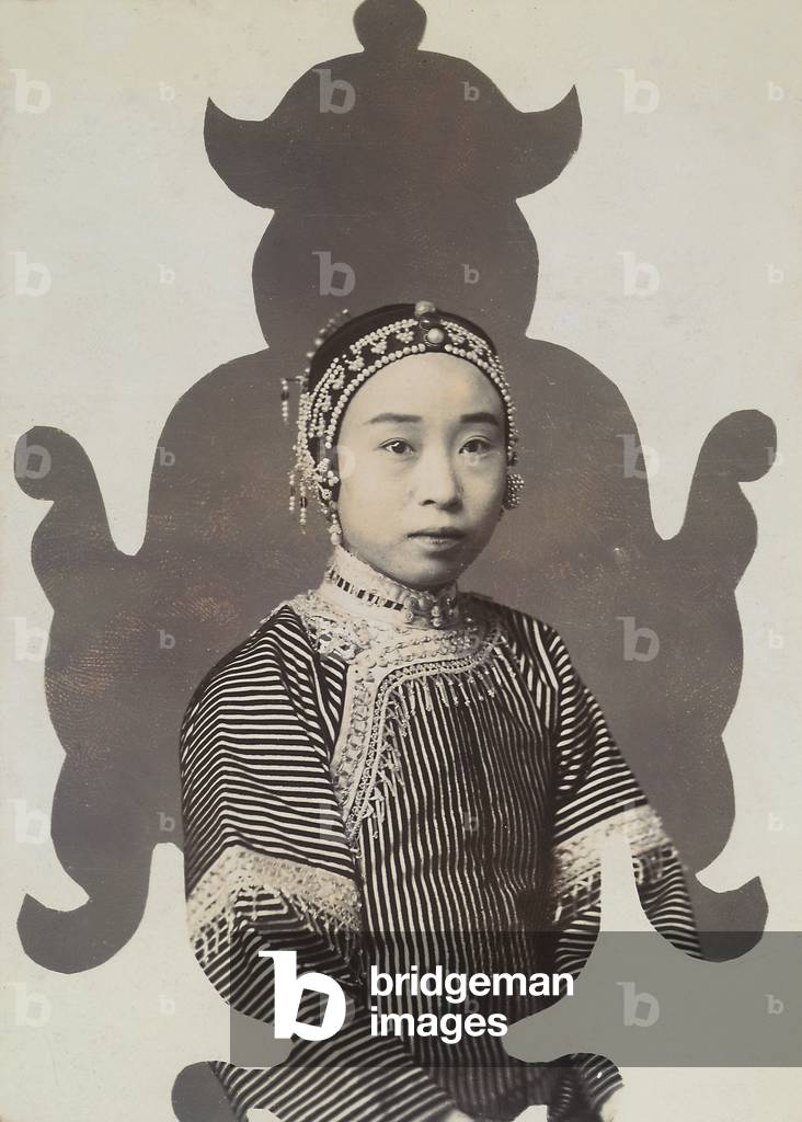 Portrait of a Chinese noblewoman, 1904-1906 (print on double-weight paper)