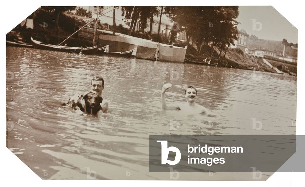 Couple of men bathing in the Arno, Italy, 1900-10 (b/w photo)
