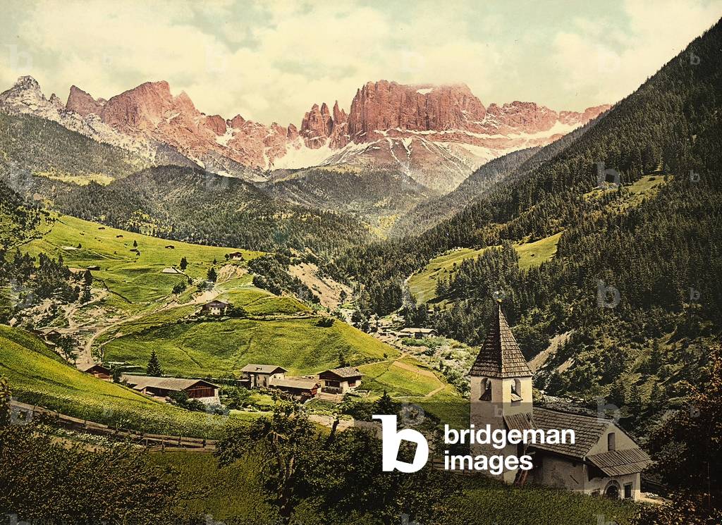 The village of St. Cyprian. In the background, the mountains of the Rosengarten, Austria.