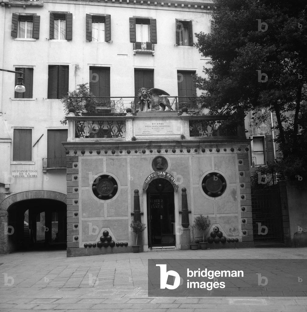 Entrance of the Hotel San Fantin in Venice (b/w photo)