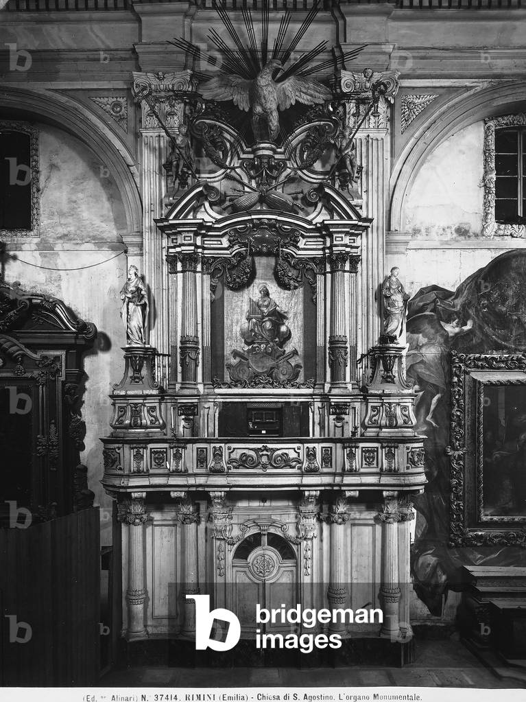 The monumental organ inside the Church of St. Agostino in Rimini. The work was destroyed during a fire in 1965