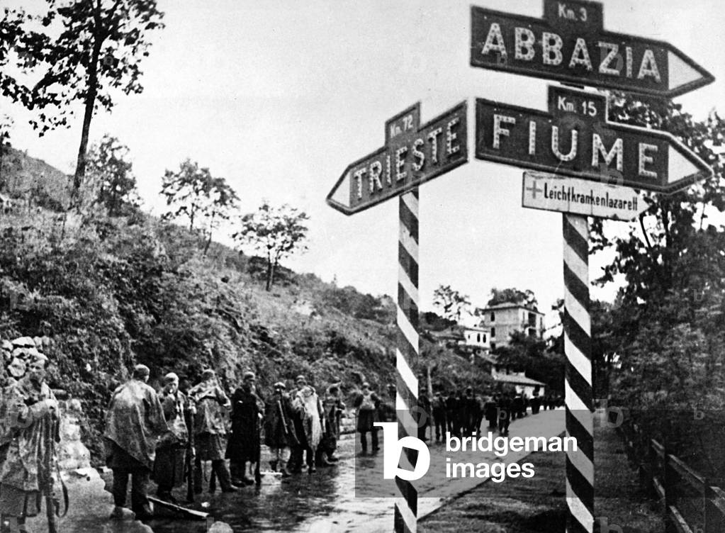 4th Army units marching towards Trieste, 04/1945 (b/w photo)
