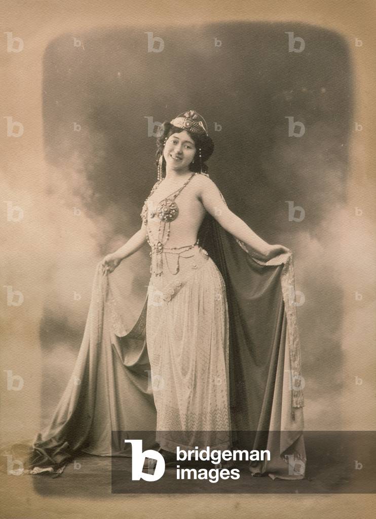 The Napoletan actress Mrs. Caracciolo in Oriental costume