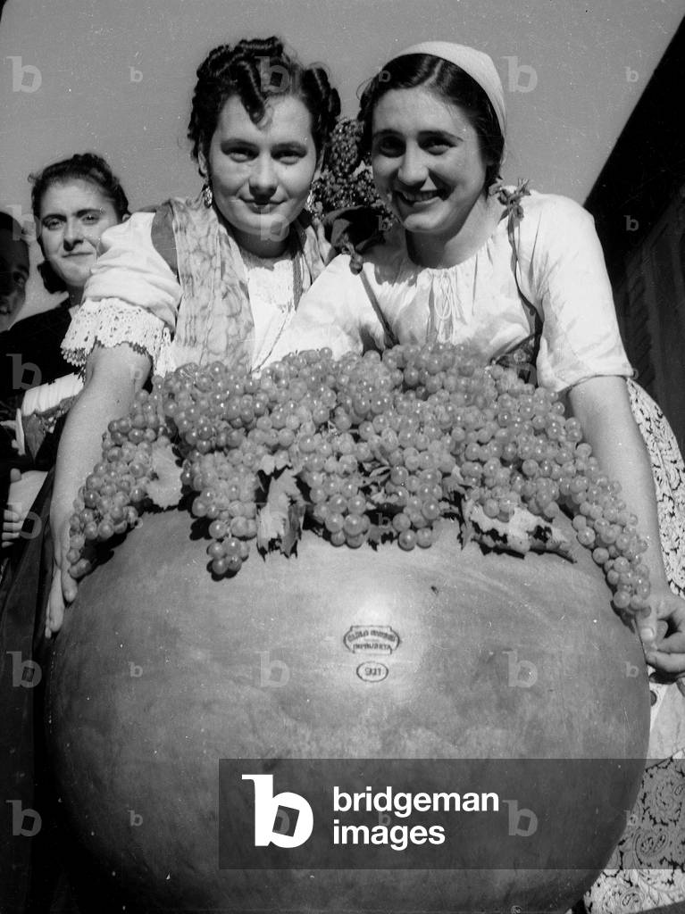 Grape Festival in Impruneta: parade in Piazza Buondelmonti