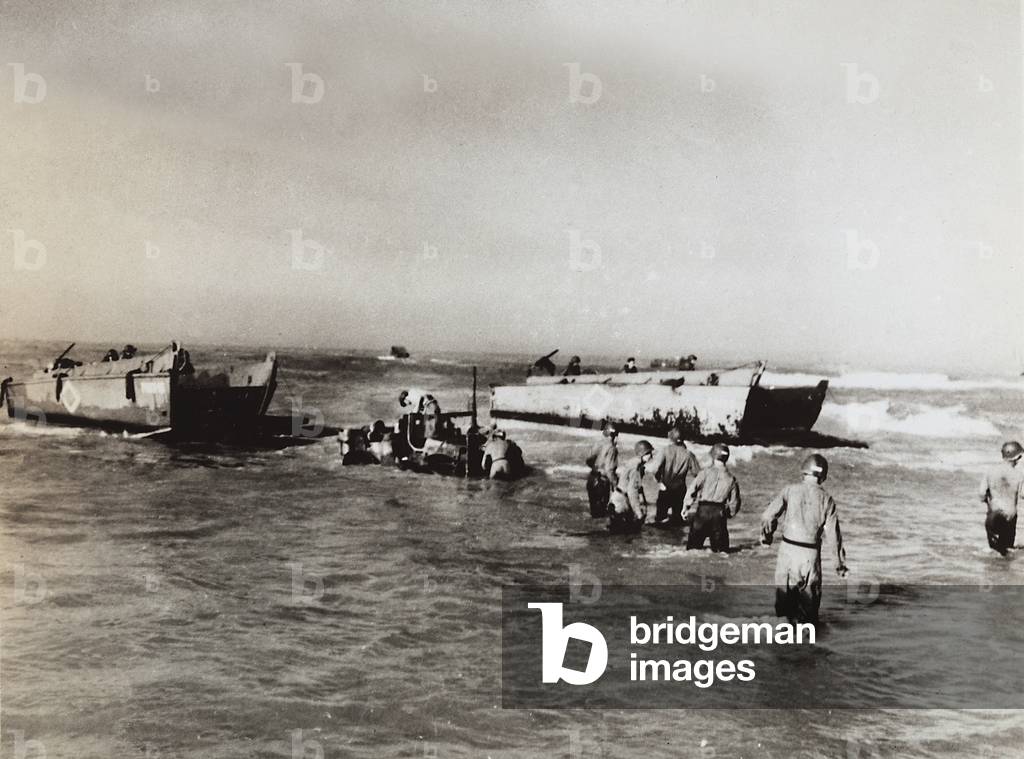 Allied Troops landing on the coast of Sicily, 06/02/1944 (b/w photo)