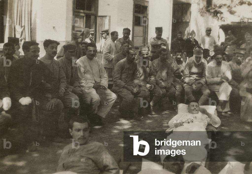 Group of wounded soldiers in a military hospital during the First World War (b/w photo)