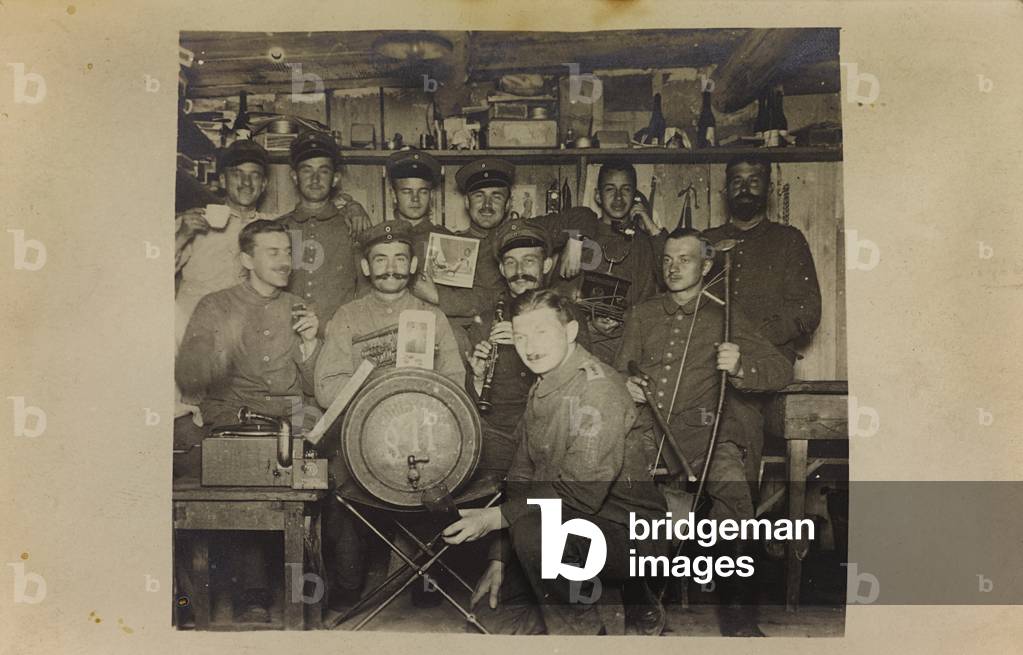 First World War: the 'Ukraine in the years 1914-1916 during the invasion of the German army. Group of soldiers during a time of rest (b/w photo)