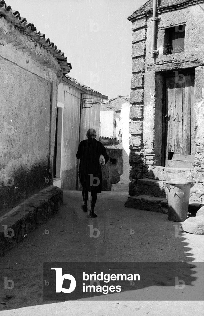 One day in Carfizzi: alley in the old