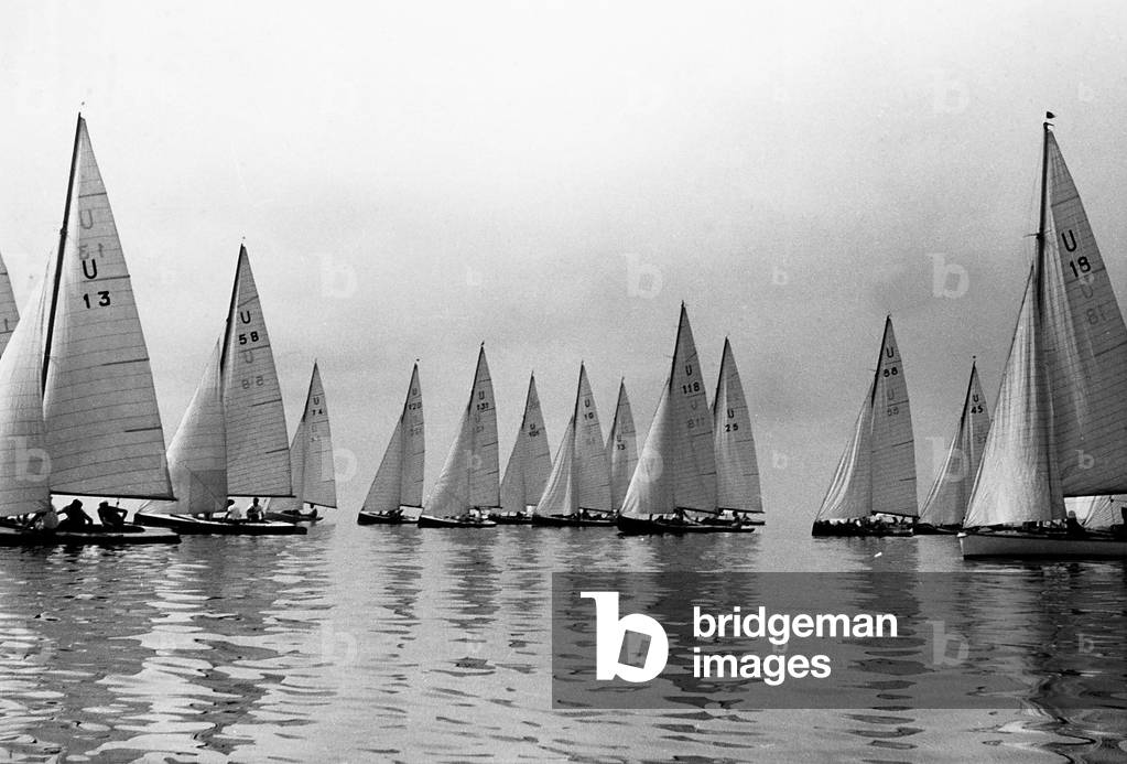 Fifth Centennial of the birth of Christopher Columbus - Colombiadi Sportive in Genoa: a moment of the national sailing competitions organized by the Club Nautico Sampierdanese