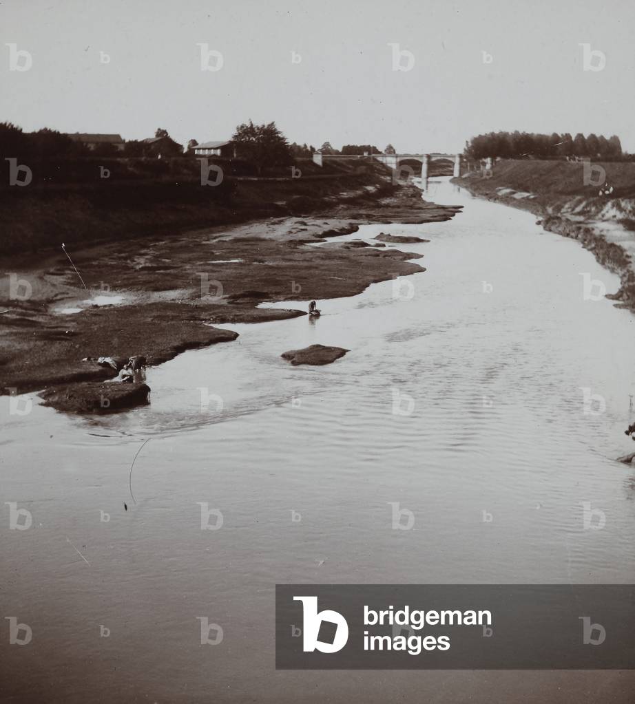 Women washing clothes in the Lamone river in Faenza