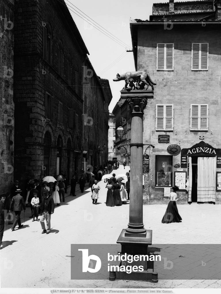 Piazza Tolomei in Siena