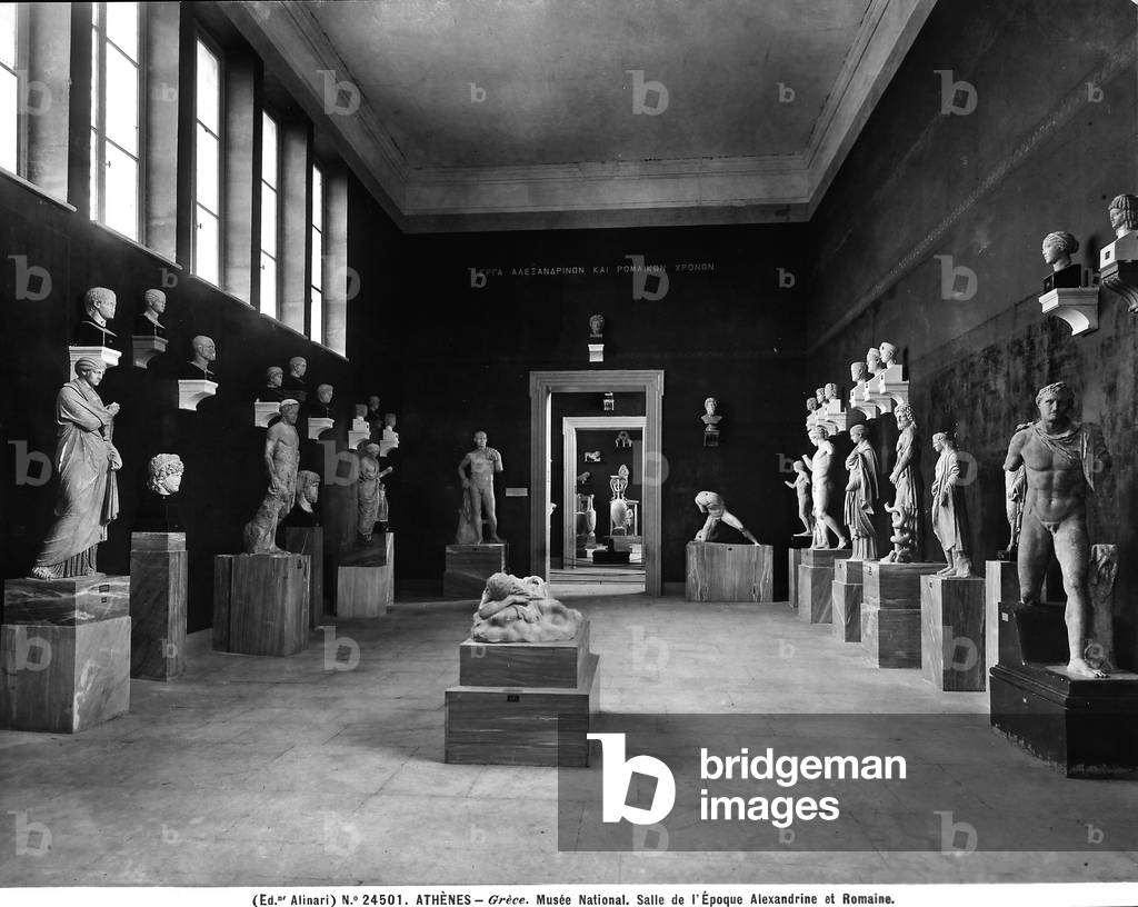 Room of the National Archaeological Museum of Athens with works from the Alexandrian and Roman age.