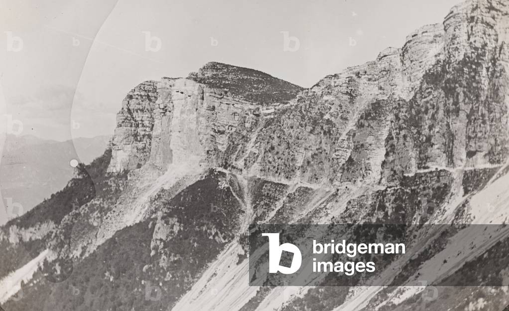 World War I: Roccione of the Grenadiers, Mount Cengio (b/w photo)