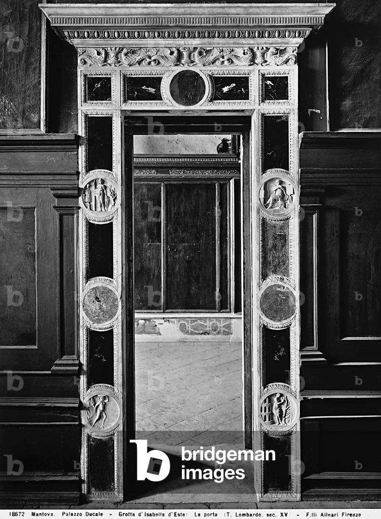 Entrance door; Grotta di Isabella d'Este, Ducal Palace, Mantua.