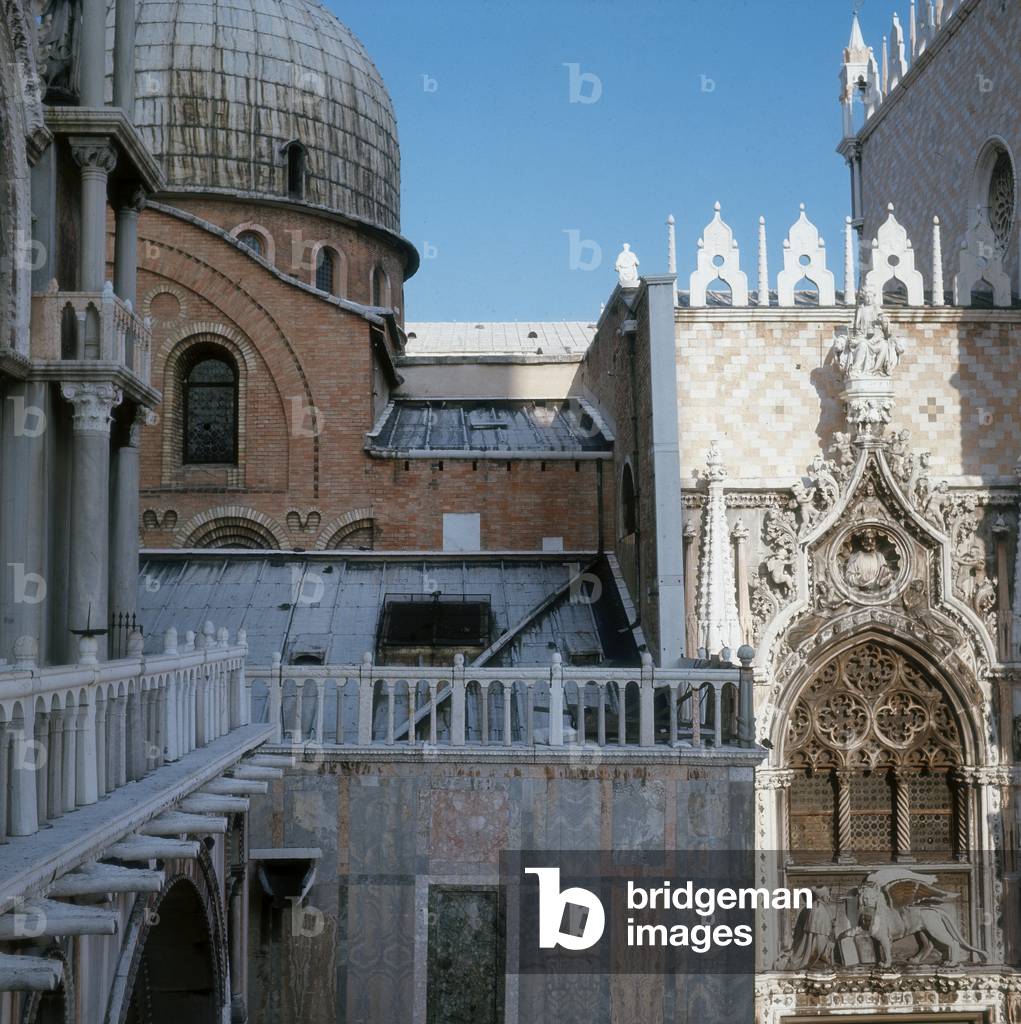 Detail of Porta della Carta in Venice (photo)