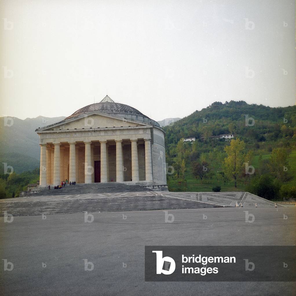 The Temple of Canova in Possagno (photo)