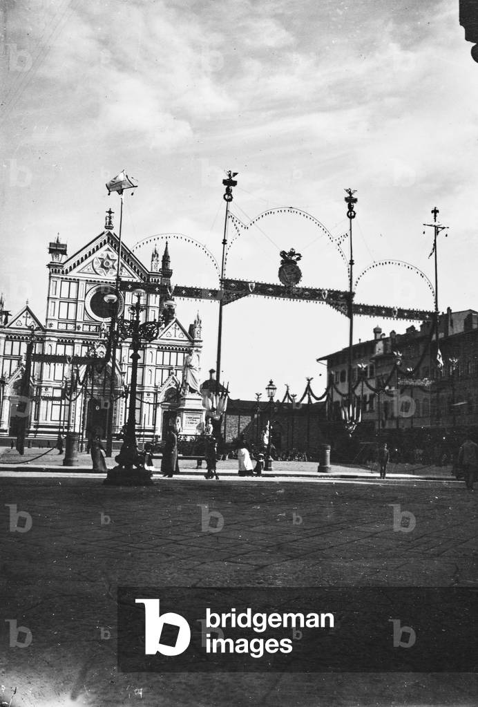 Piazza Santa Croce in Florence on the occasion of the arrival of King Vittorio Emanuele III in 1911