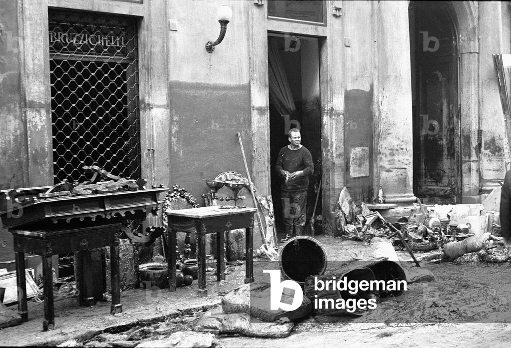 Shop front of Florentine antiquarian Bruzzichelli, damaged by the flood of Florence, November 1966 (b/w photo) (see 260159)