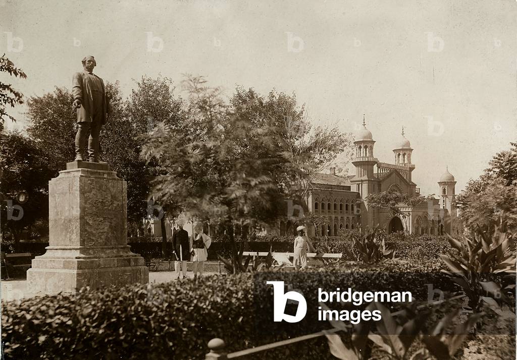 The monument to Sir Laurence in a Lahore park, in Pakistan, the Museum can be seen in the background