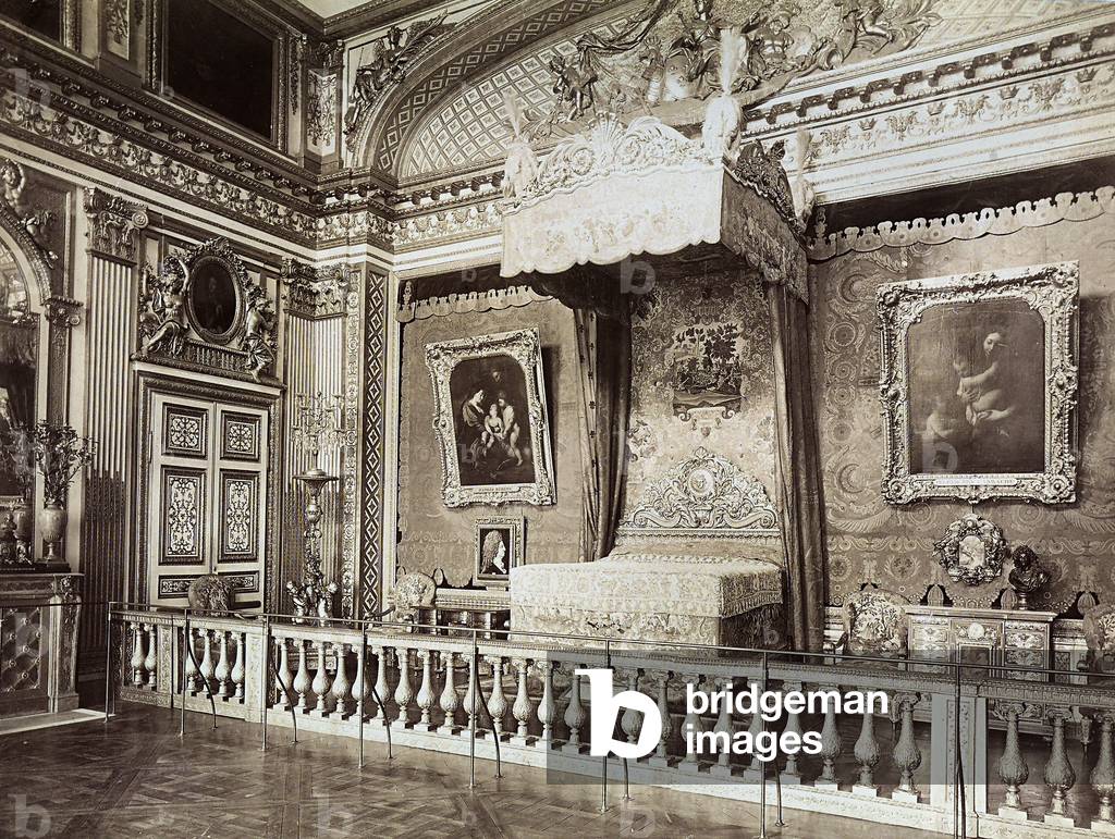 Bedroom of Luis XIV, created by Hardouin-Mansart, in the Royal Palace of Versailles.