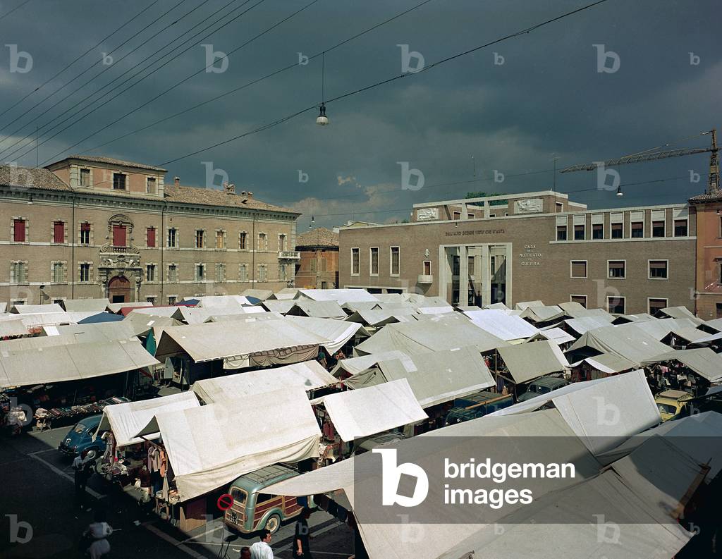 Market in front of the Casa del Mutilato, Ravenna