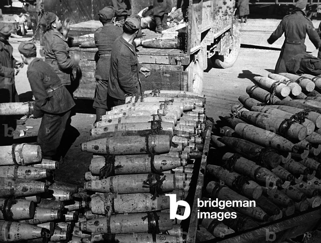 Italian marines load torpedoes aboard a ship (b/w photo)