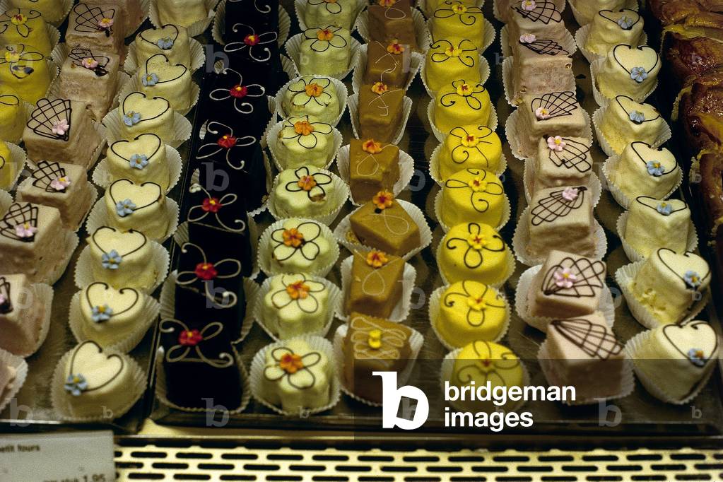 Variously filled and decorated pastries (photo)