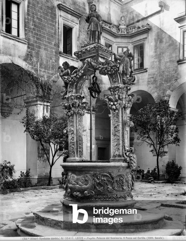 Well in the courtyard of the Seminary in Lecce
