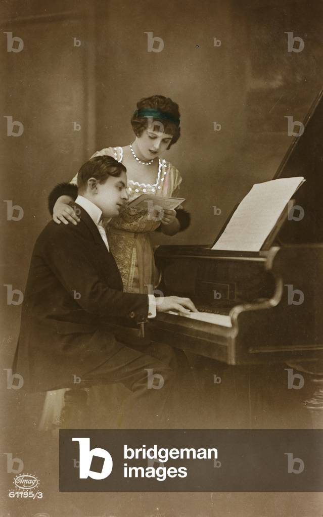 Postcard depicting two lovers playing piano, 