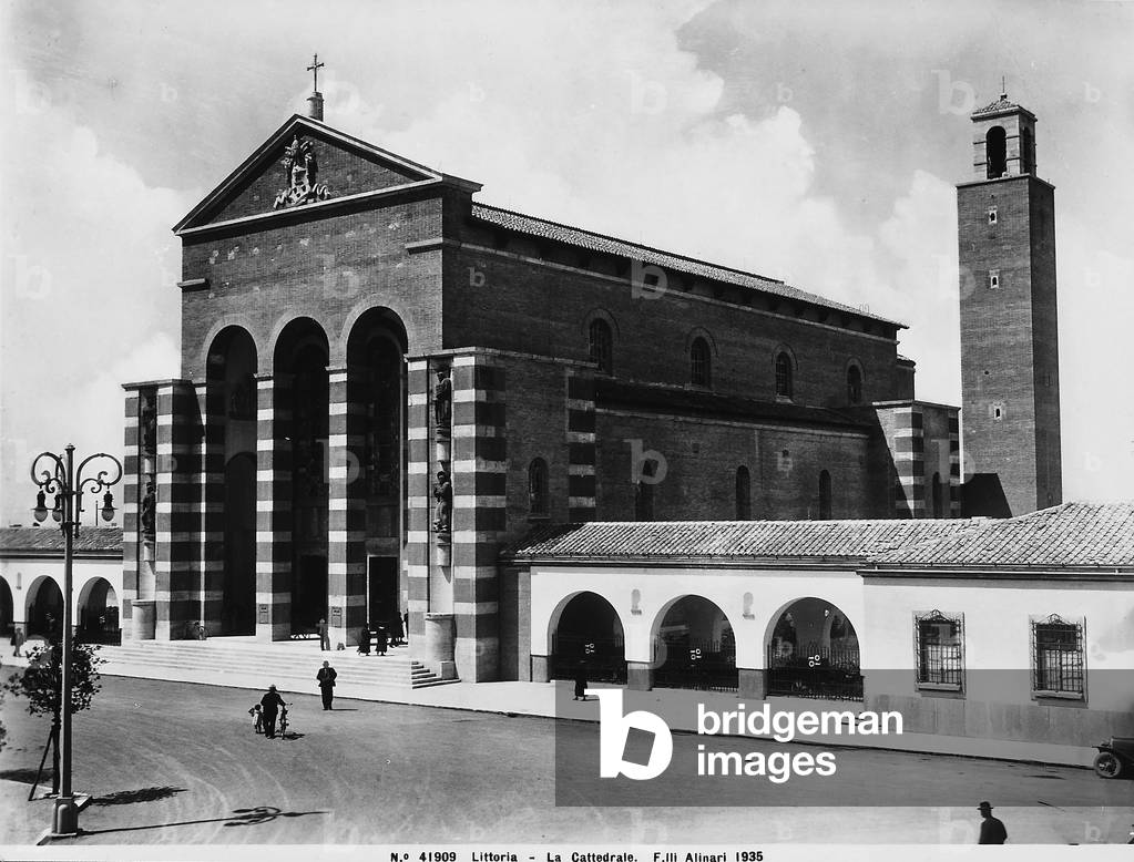 The Dome from Latina with the facing square