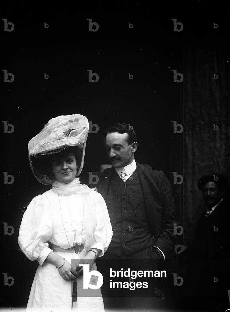 Portrait of a woman with child in Tivoli