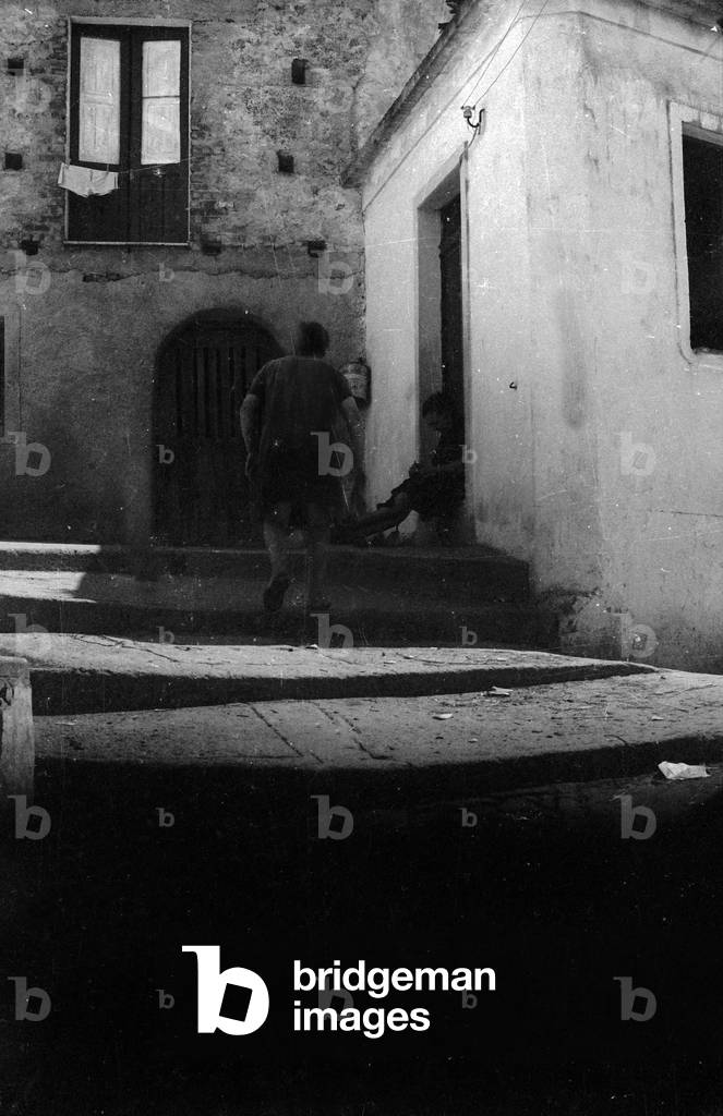 One day in Carfizzi: alley in the old