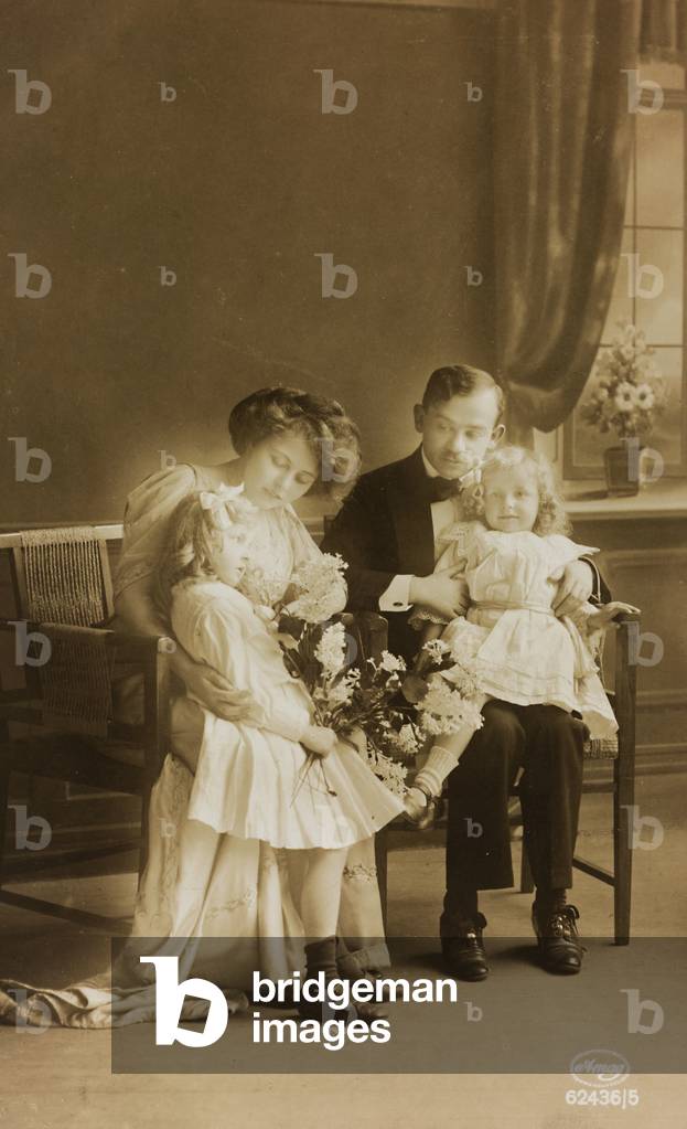 Postcard, family portrait, 