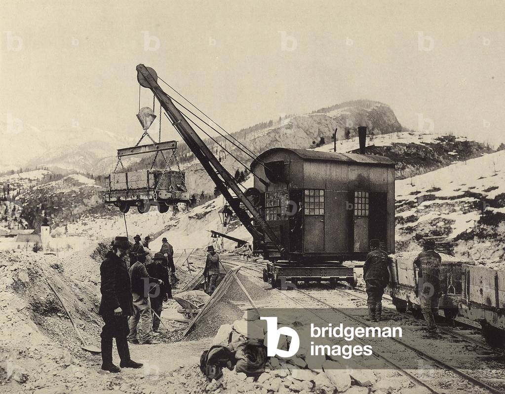 Construction of Worcheiner Tunnels, begun in 1897. The tunnel connected the general plan to Trieste. The image shows a group of workers loading materials. The album was commissioned by the Friulian entrepreneur Giacomo Ceconi from Montececon