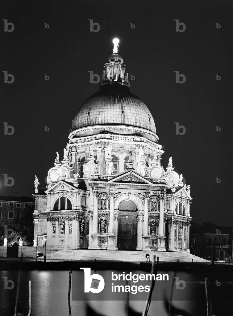 The Basilica di Santa Maria della Salute at night, Venice
