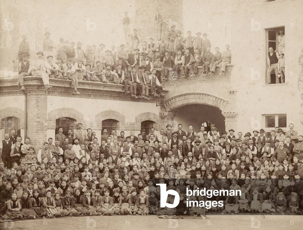 Portrait of the workers' group in the 'Lanificio Basilio Bona', Caselle Torinese, 1889