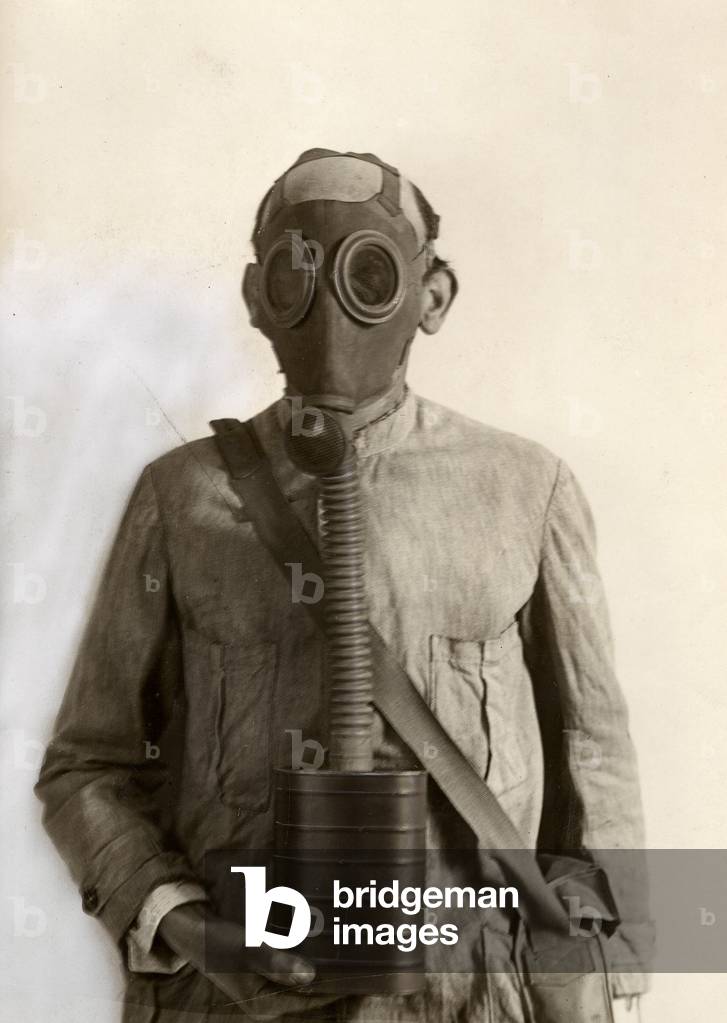 chemical warfare and gas defense, feather mask, 1915 1918