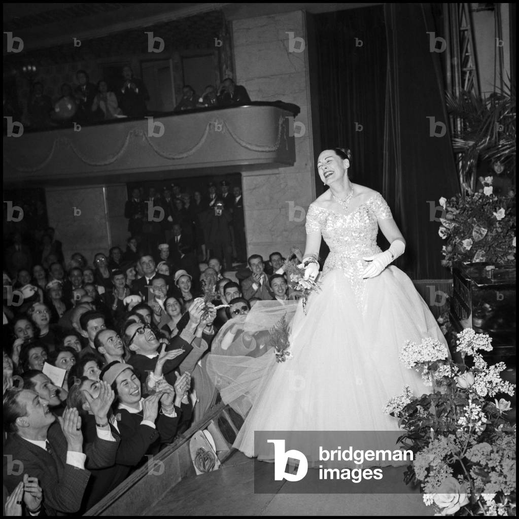 Concerto di Renata Tebaldi per l'UNICEF al Teatro Manzoni, Milano, 1957 (foto b/n)