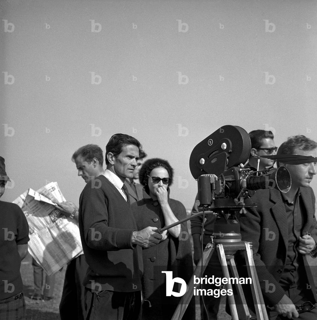 Pasolini avec Laura Betti filme 'La Ricotta 'pour 'RogoPag', 1963 (foto b/n)