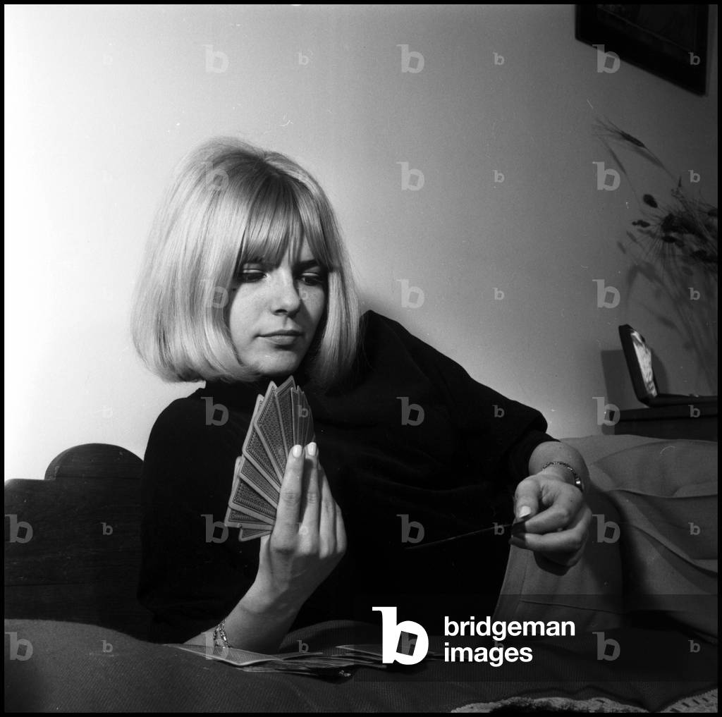 "France Gall in casa" 1966, b/w