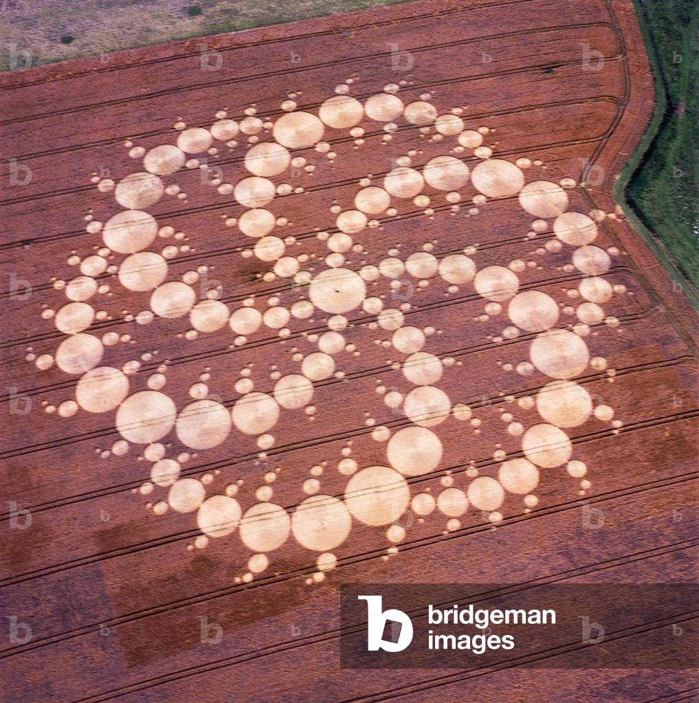 Crop circle in wheat field, Milk Hill, Alton Priors, Vale of Pewsey, Wiltshire, 14th August 2001 (aerial photograph)