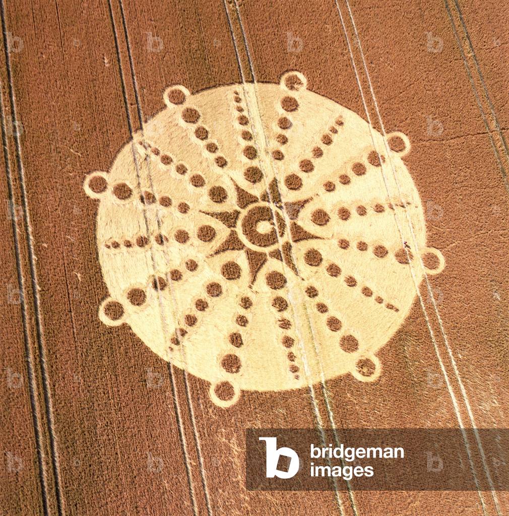 Crop circle in wheat field, Old Shaw Village, Wiltshire, 28th July 2001 (aerial photograph)
