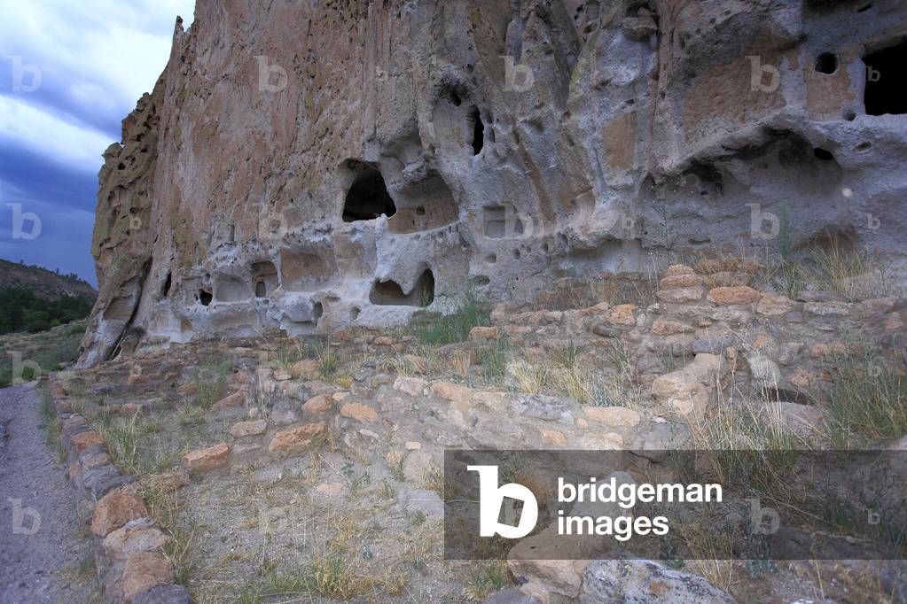 National Monument Bandelier - Remains of the troglodytic dwellings of the Ancestral People Pueblo (Anasazi) - 14th - 15th century - North American civilization - Cliff dwellings long house - New Mexico - USA (USA)